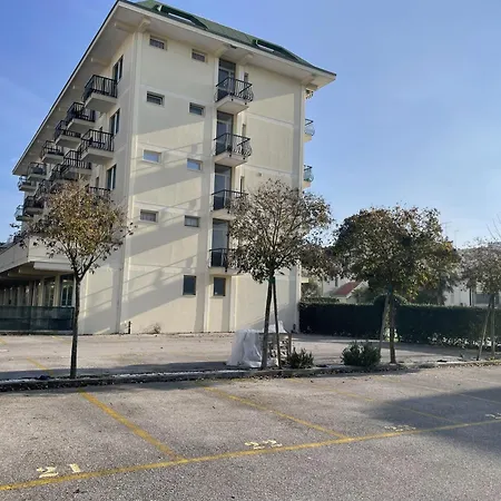 Bilocale Rubino Con Piscina - Daire Lido di Jesolo