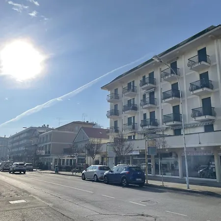 Bilocale Rubino Con Piscina - Daire Lido di Jesolo